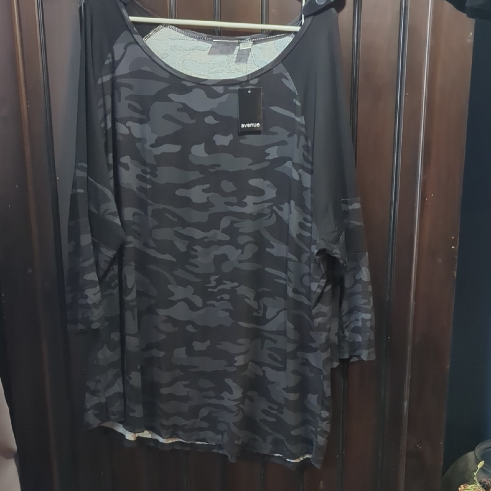 NWT Avenue City Chic Black and Gray Camouflage Long Sleeve Shirt Plus 26/28